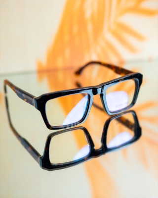 scegli di avere il tuo stile con l'occhiale #forte di @spektresunglasses 

#otticaderighetti #arona #omegna